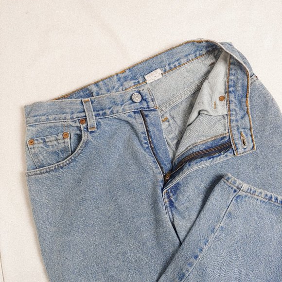 LEVIS Vintage 550 Jeans Relaxed Fit Tapered Leg Light Wash from 1999 - Picture 6 of 11